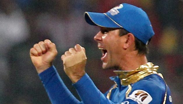 Ricky Ponting takes screamer in IPL